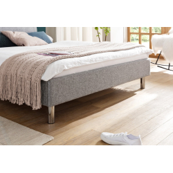 140 cm lova, minimalistinio stiliaus, metalinėmis chromuotomis kojelėmis