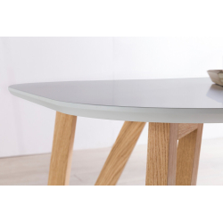 stalas medinėm kojelėm, šiuolaikiško dizaino, medinis