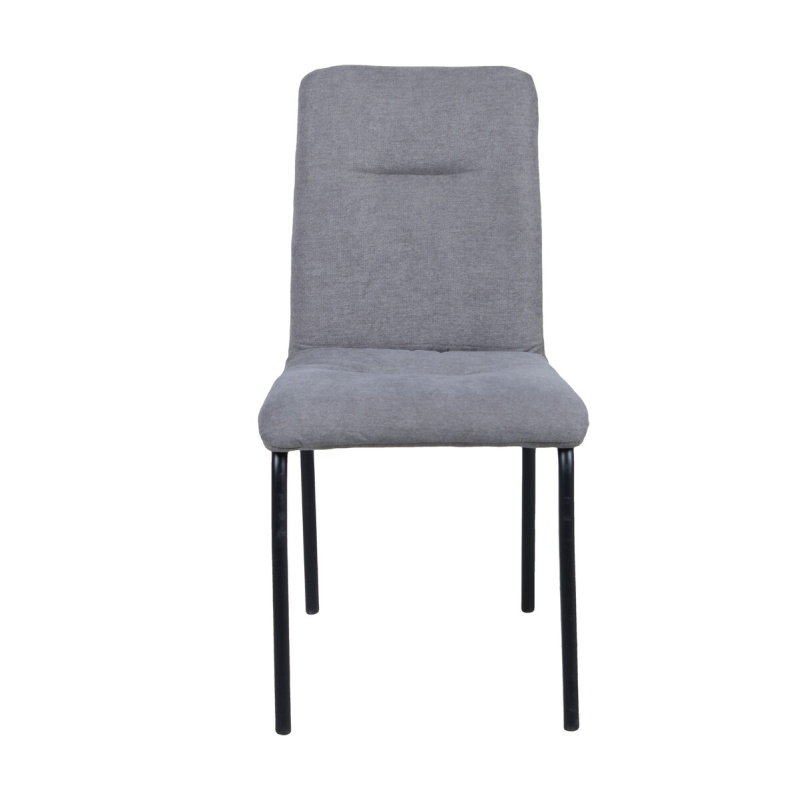minkšta kėdė, juodomis metalinėmis kojelėmis, skandinaviško stiliaus
