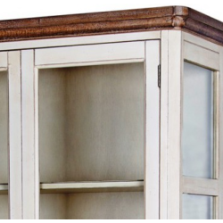Plati vitrina 2779 LIMENA - provanso stiliaus ir sendinto rašto su 4 lentynomis ir 2 stalčiais. Įstiklinta.